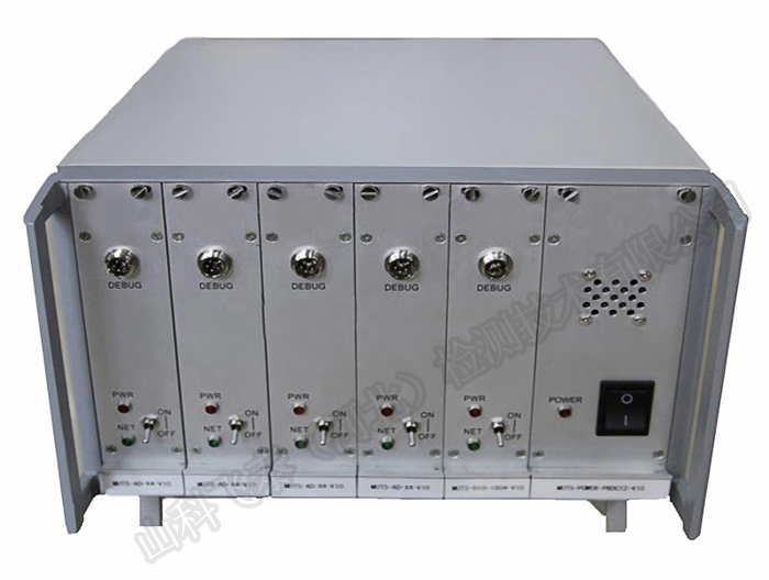 超聲波探傷主機(jī).jpg 超聲波探傷主機(jī).jpg